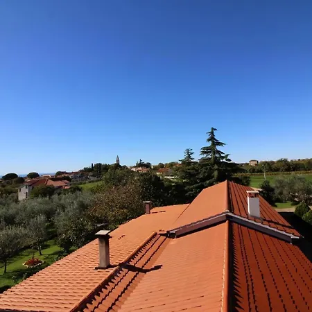 Castello Mit Gepflegtem Garten 別荘 Babići