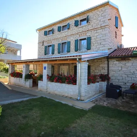Castello Mit Gepflegtem Garten Дом отдыха